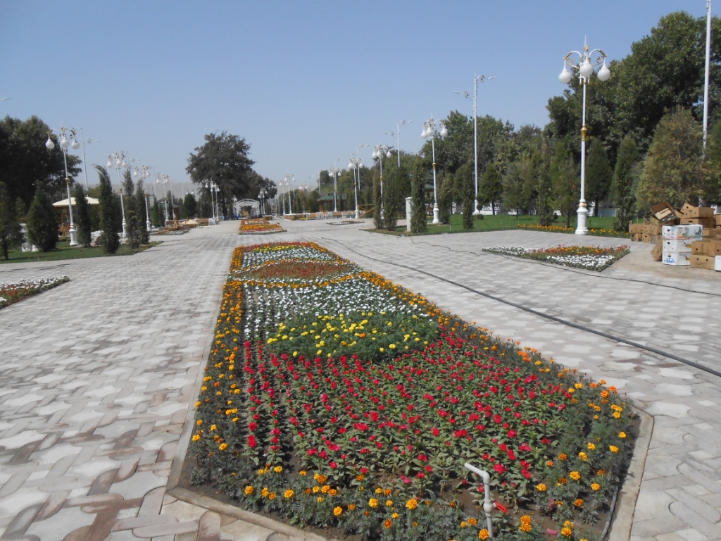 Прогноз погоды в кулябе на 10 дней. Куляб парк. Парк независимости в Душанбе. Город Куляб Таджикистан. Куляб Таджикистан парк.