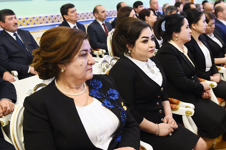 Год рождения эмомали рахмон. Дочь президента Эмомали Рахмон Тахмина. Жена президента Таджикистана Эмомали Рахмон. Семья президента Таджикистана Эмомали.