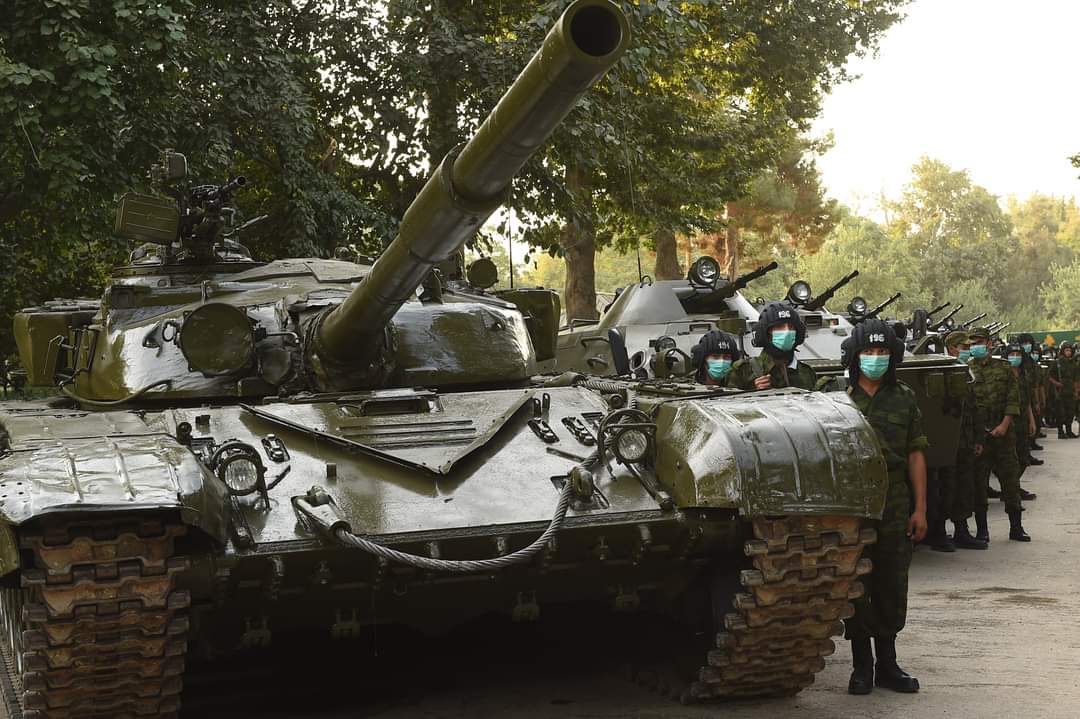 Таджикистан демонструє Талібану військову силу (ФОТО)